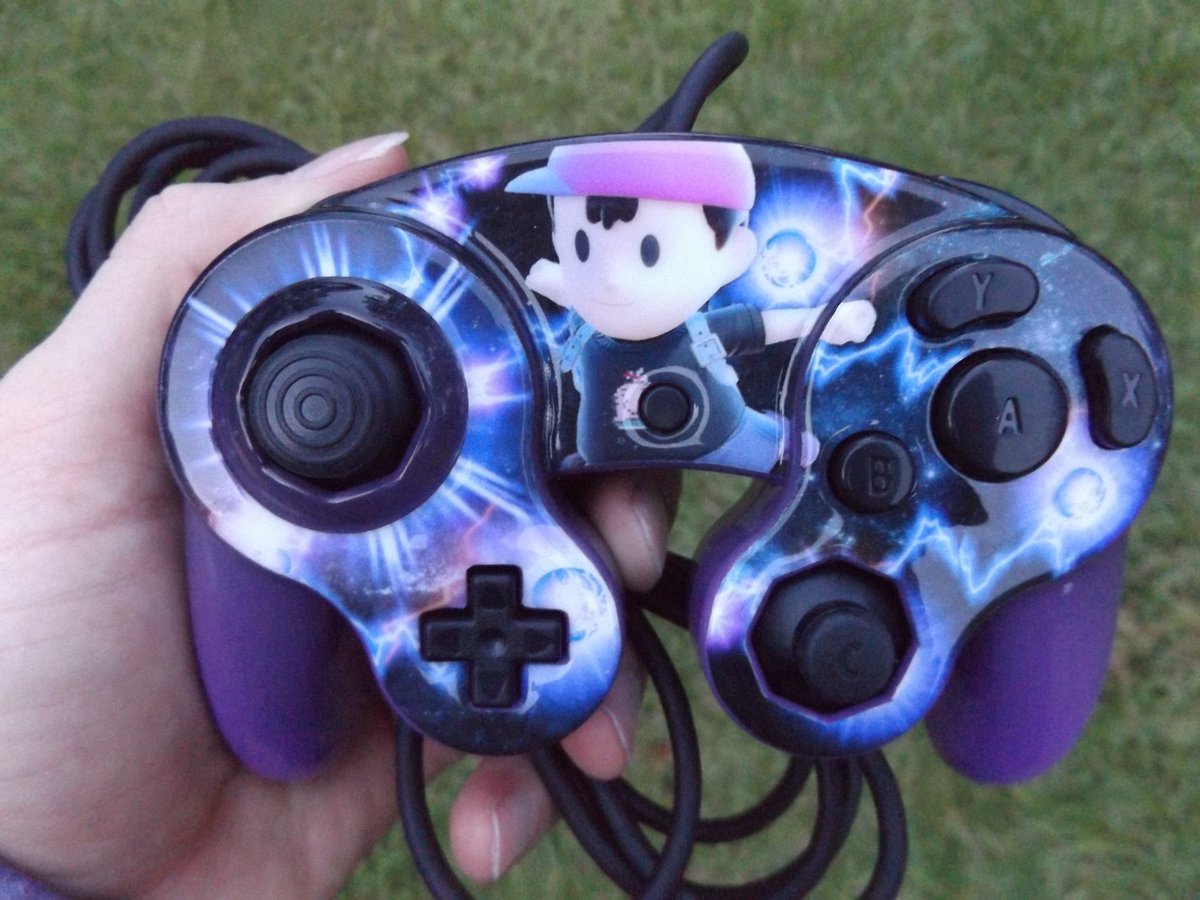 SuperCoffeeBros's tweet photo. Ness Ultimate custom Gamecube controller for @afw39000 https://t.co/K2jqUeZoF0