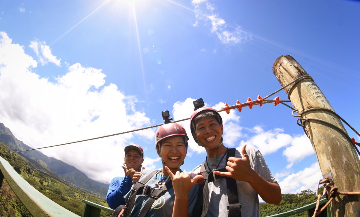 🤗This awesome couple got engaged on line 7 last week!! It was so sweet!!❤️✨❤️Stay tuned, video to come!❤️🤙🏾☺️ #engaged💍  #heputaringonit #kauai #ziplinekauai #kauaizipline #lethawaiihappen