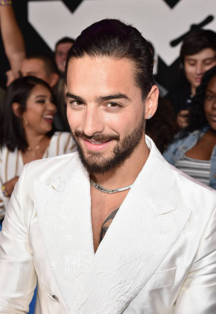 PastranaTweet's tweet image. Maluca, lo siento; #Maluma en la Red Carpet de los #VMAs y a la vez en homenaje a las Spice Girls y a Dorothy de &apos;El Mago de Oz&apos;. Pero... ¿Y la Gargantilla de Diamantes?