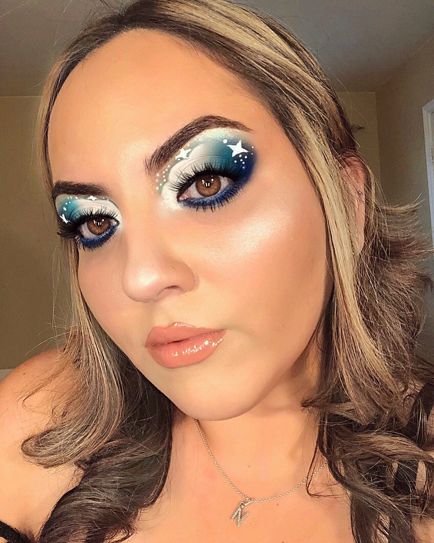 GueitsNicole's tweet image. Recreated @NikkieTutorials head in cloud9☁️✨ TAG HER💙 @MorpheBrushes @ColourPopCo 
#nikkitutorials #ofracosmetics #anastasiabeverlyhills #urbandecay #fentybeauty #benefitcosmetics #bretmansvanity #morphe #morphebrushes #wakeupandmakeup #jevasapoyandojevas