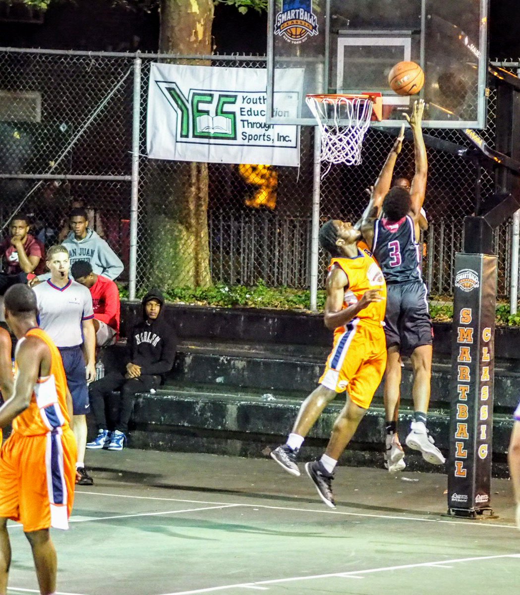 hsboxscoresnyc's tweet photo. Lincoln opened the game on an 11-2 run, but Brooklyn Collegiate rattled off 12 straight after a timeout and handled the Railsplitters the rest of the way to advance in the #SMARTBALLCLASSIC with a 49-36 win. https://t.co/9UQMSDrkPk