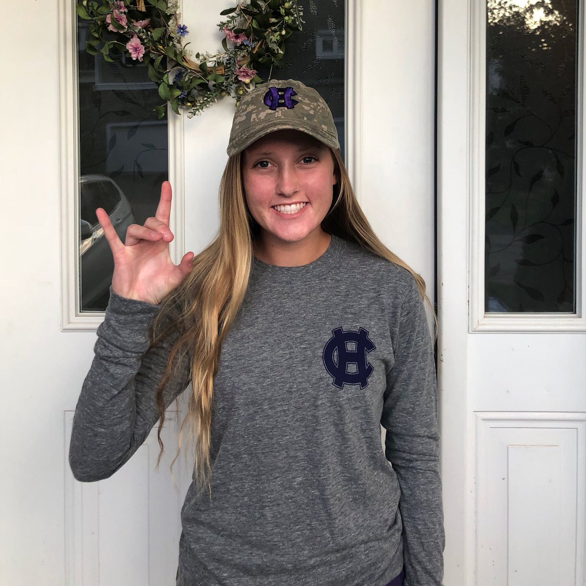 StarsNationalSB's tweet photo. Big congrats to 2019 Kari Jacobson on her D1 Verbal Commitment to @HCrossSoftball !! Speedy MIF that can play small ball only to hit a triple off the fence 🔥🔥 #StarsNationalCommit https://t.co/GmN54aYmn5