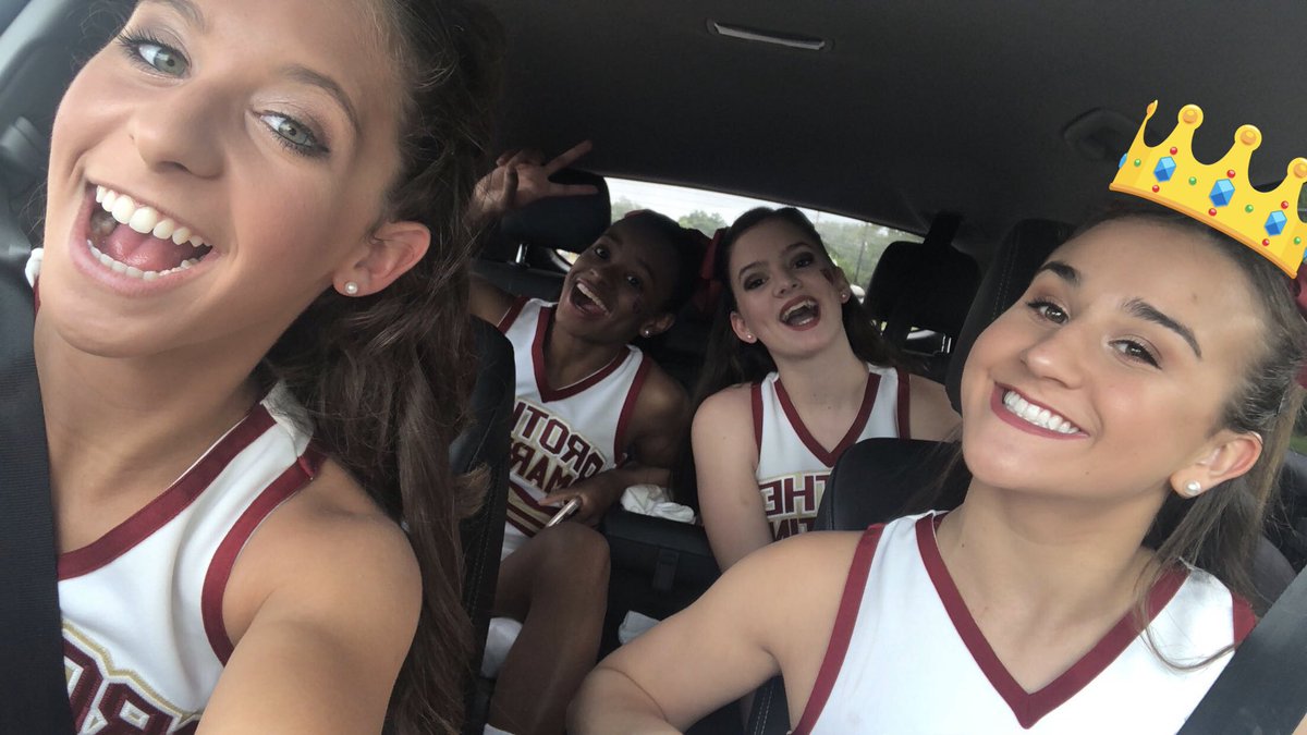MayahOlivero's tweet photo. happy birthday juboo!! love you almost as much as your moms salad dressing🤪 not sure what i’m gonna do w/o you next year😥 #vitoandfrankie @julia_lecler https://t.co/0StYq6te3w