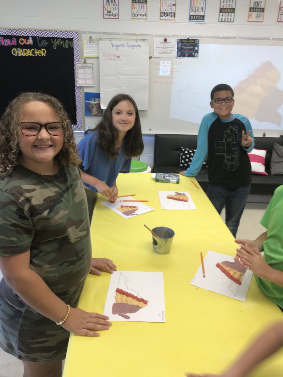 TreviliansElem's tweet photo. Fourth grade students creating models of the regions of Virginia! #VAstudies #TeamLCPS https://t.co/yQ8OPeWYlt