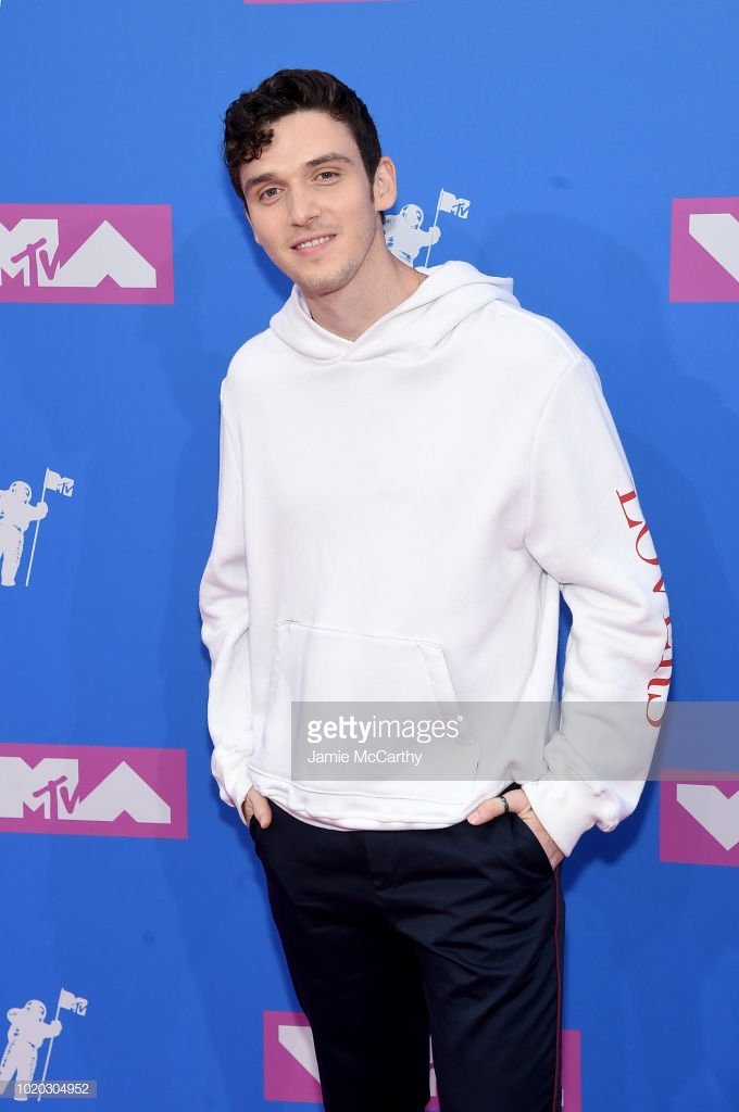 lauvbrasil's tweet photo. Lauv no pink carpet do #VMAs 
© Getty Images • Jamie McCarthy https://t.co/QnrqyJGcr7