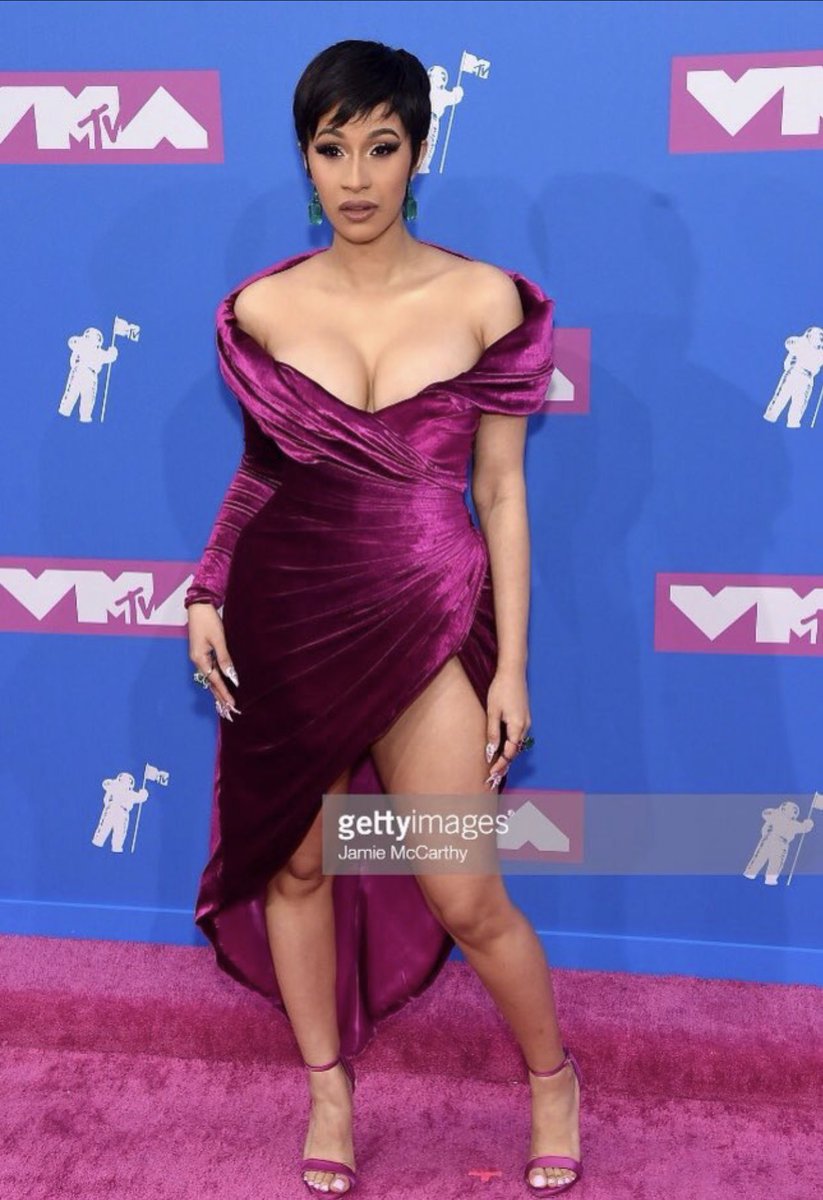 dracoceline's tweet photo. LIKE FOR NICKI

RT FOR CARDI
#vmas https://t.co/5OEUAWBkd7