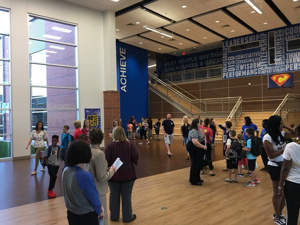 LobitMS's tweet image. Great 1st day at Lobit Middle School!!