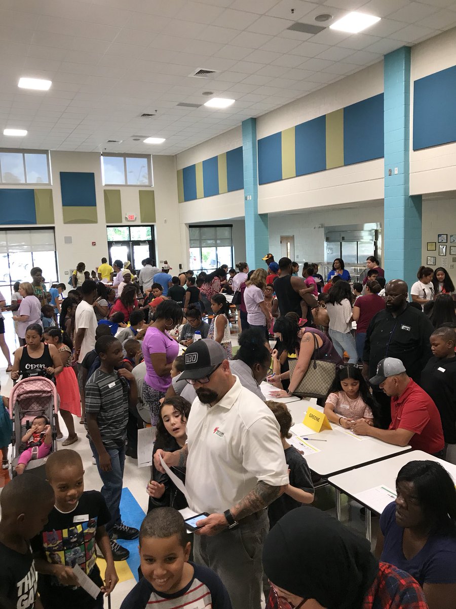 RogersLaneES's tweet photo. We had a couple of thousand people attend our “Meet the Teacher” event for our 1st - 5th grade students!  What a way to start the new school year! @WCPSS @RogersLaneES @WCPSS_TitleI #WeROCKit #WhatStartsHereChangesEverything https://t.co/6p5iPnPnmw