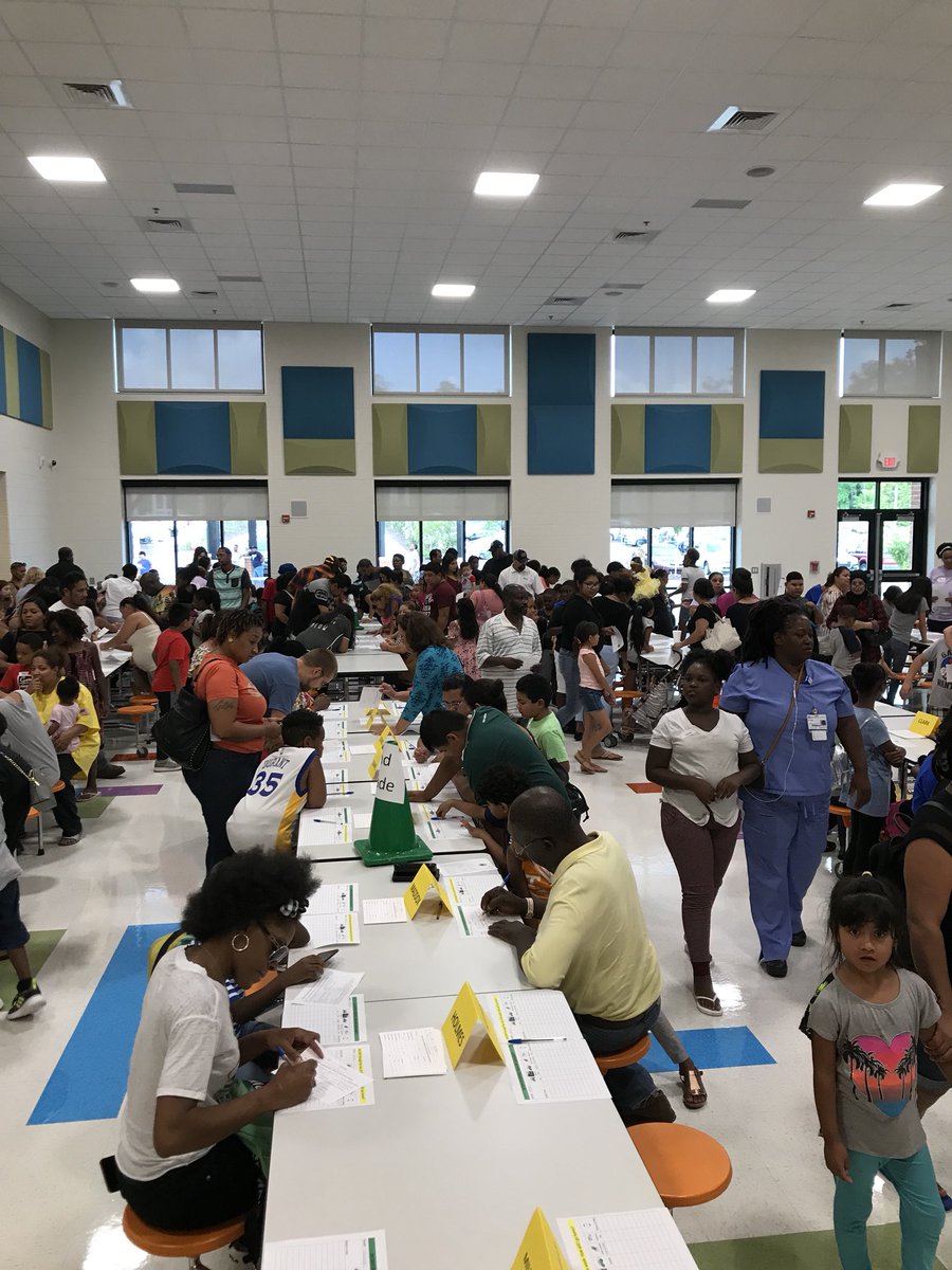 RogersLaneES's tweet photo. We had a couple of thousand people attend our “Meet the Teacher” event for our 1st - 5th grade students!  What a way to start the new school year! @WCPSS @RogersLaneES @WCPSS_TitleI #WeROCKit #WhatStartsHereChangesEverything https://t.co/6p5iPnPnmw