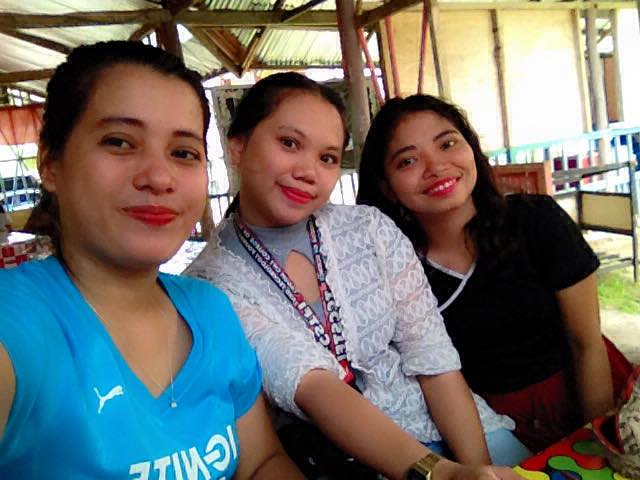 31Aniv's tweet photo. with the girls https://t.co/RTlimCspwl