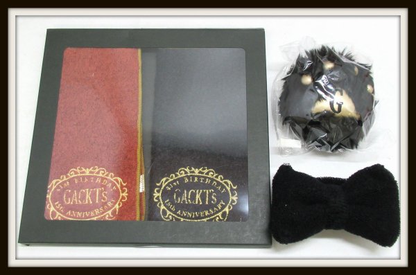 Gackt bow tie wasn't fancy enough. Gotta have framed hand towels too. Perfect wedding gift I think