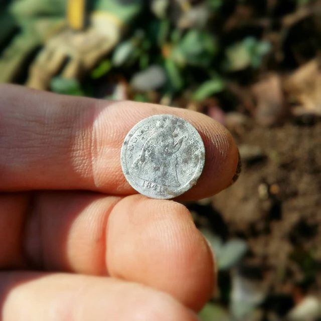 kyunearthed's tweet photo. Love the patina on this half dime.  Only a wee peep on the #xpdeus between the nails and fence wire of a long forgotten garden.  #coincollecting #halfdime #metaldetecting https://t.co/MmaD96LonP https://t.co/196NDuEpjV