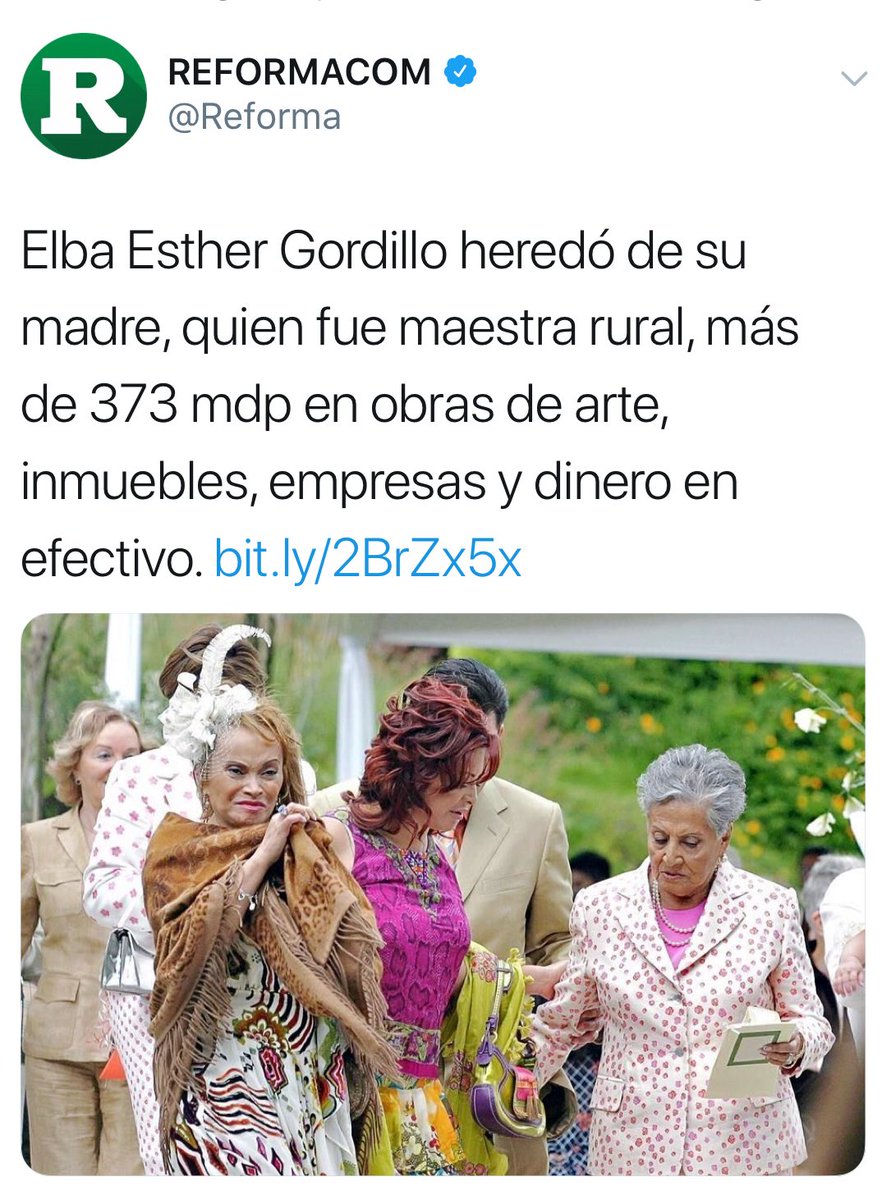 OSWALDORIOSM's tweet photo. Se burlan de los niños que creen en Santa Claus, pero le creen a Elba Esther que su mamá le heredó 373 millones de pesos... 

Me dueles México. https://t.co/2XtsRavMcT
