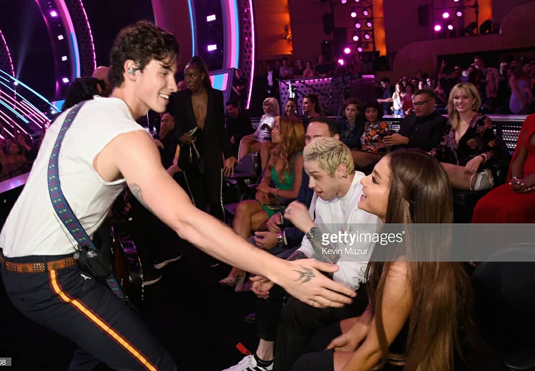 Breathe4Mendes2's tweet photo. Shawn and Ariana Grande! #VMAs https://t.co/4BTEgd2yBg