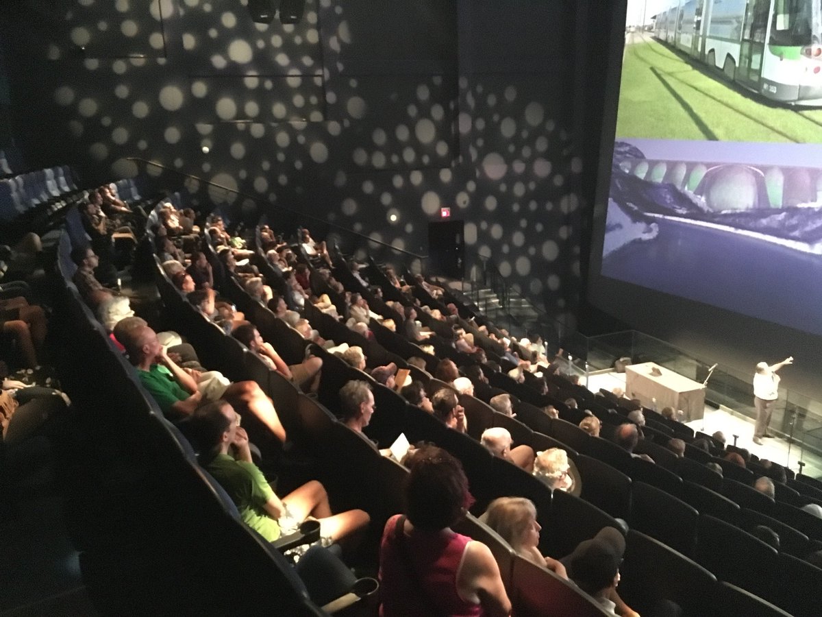 CoalitionClimat's tweet photo. Une belle gang de 200+ ce soir au projection du film “Le Tramway” au @centresciences pour parler des alternatives faisables et beaucoup plus performantes que la technologie et tracé du #projetREM de @LaCDPQ @LiberalQuebec et @projetmontreal #polmtl #MTL400 https://t.co/oxZgSxdYuZ