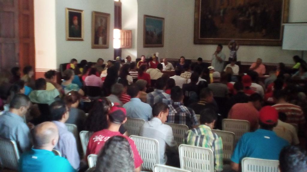 Constituyentes del #Táchira :  Medidas económicas aniquilarán mafias de la frontera 

rnv.gob.ve/constituyentes… 

#EquilibrioEconomico