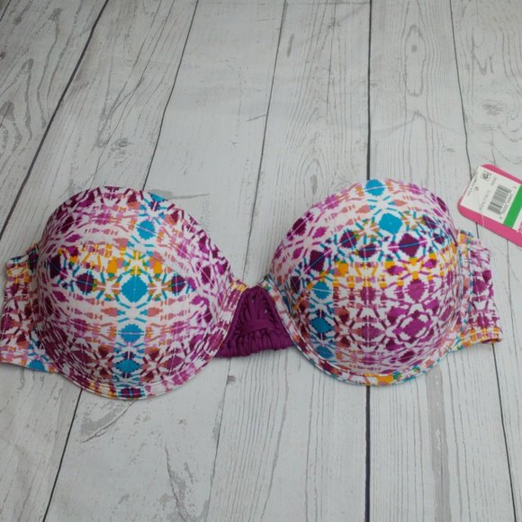 So good I had to share! Check out all the items I'm loving on @Poshmarkapp from @Boob3rz @PasDeFESSES<a href="/tag/fashion"class="tags"><span>#fashion</span></a><a href="/tag/nike"class="tags"><span>#nike</span></a><a href="/tag/shopmycloset"class="tags"><span>#shopmycloset</span></a><a href="/tag/style"class="tags"><span>#style</span></a><a href="/tag/poshmark"class="tags"><span>#poshmark</span></a>