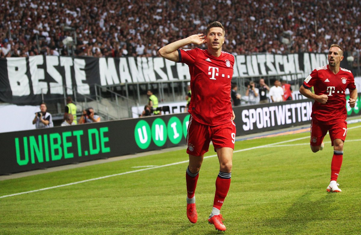 barrier_neuer's tweet photo. 30 years ago, a Legend came to this planet who belonged to some other planet! Happy Birthday @lewy_official. #WorldsBestStriker #BestNumber9 https://t.co/qOM2TLIPRc