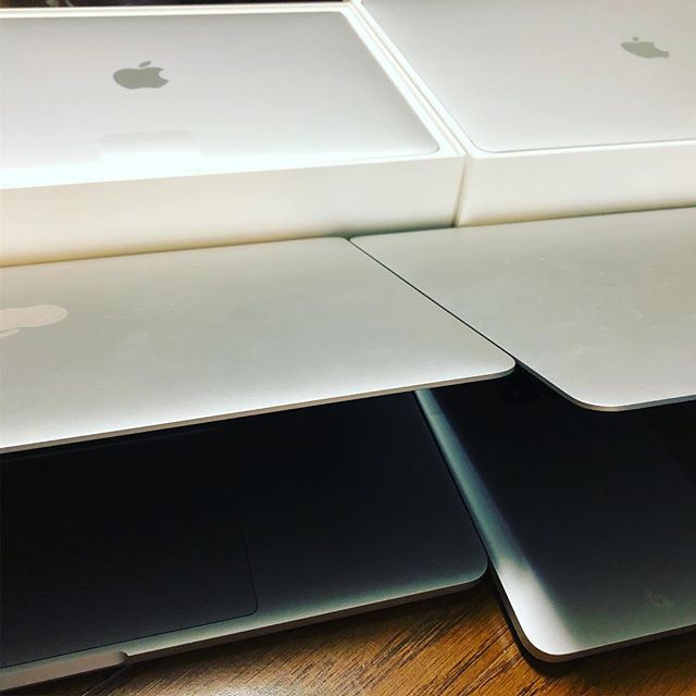 G_Jinba's tweet image. #macbookpro #macbookpro13 #macbookpro15 #家にMacが10台汗
