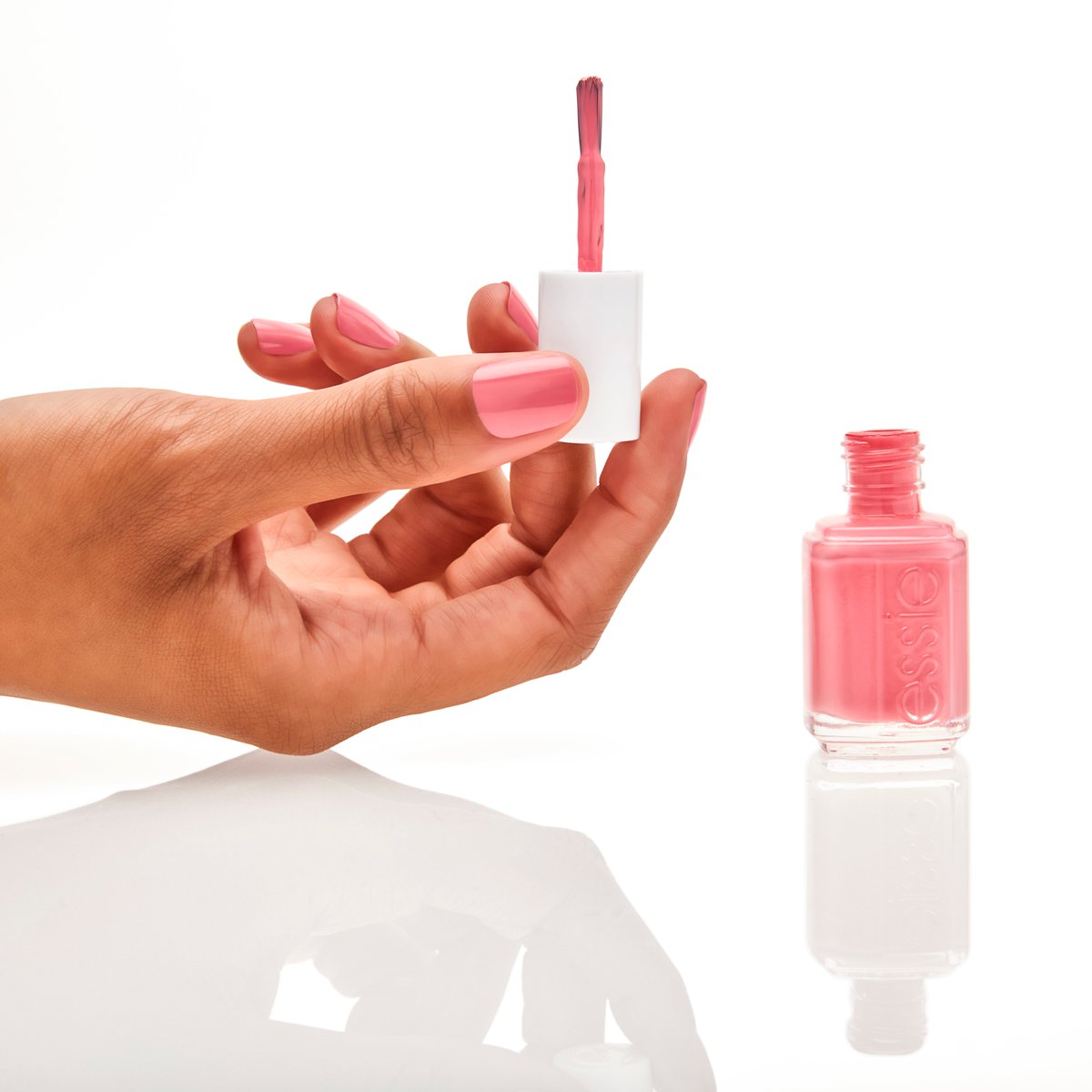 listening to some tunes #outofthejukebox with our newest soda pop shop collection available in stores across canada! #essielove