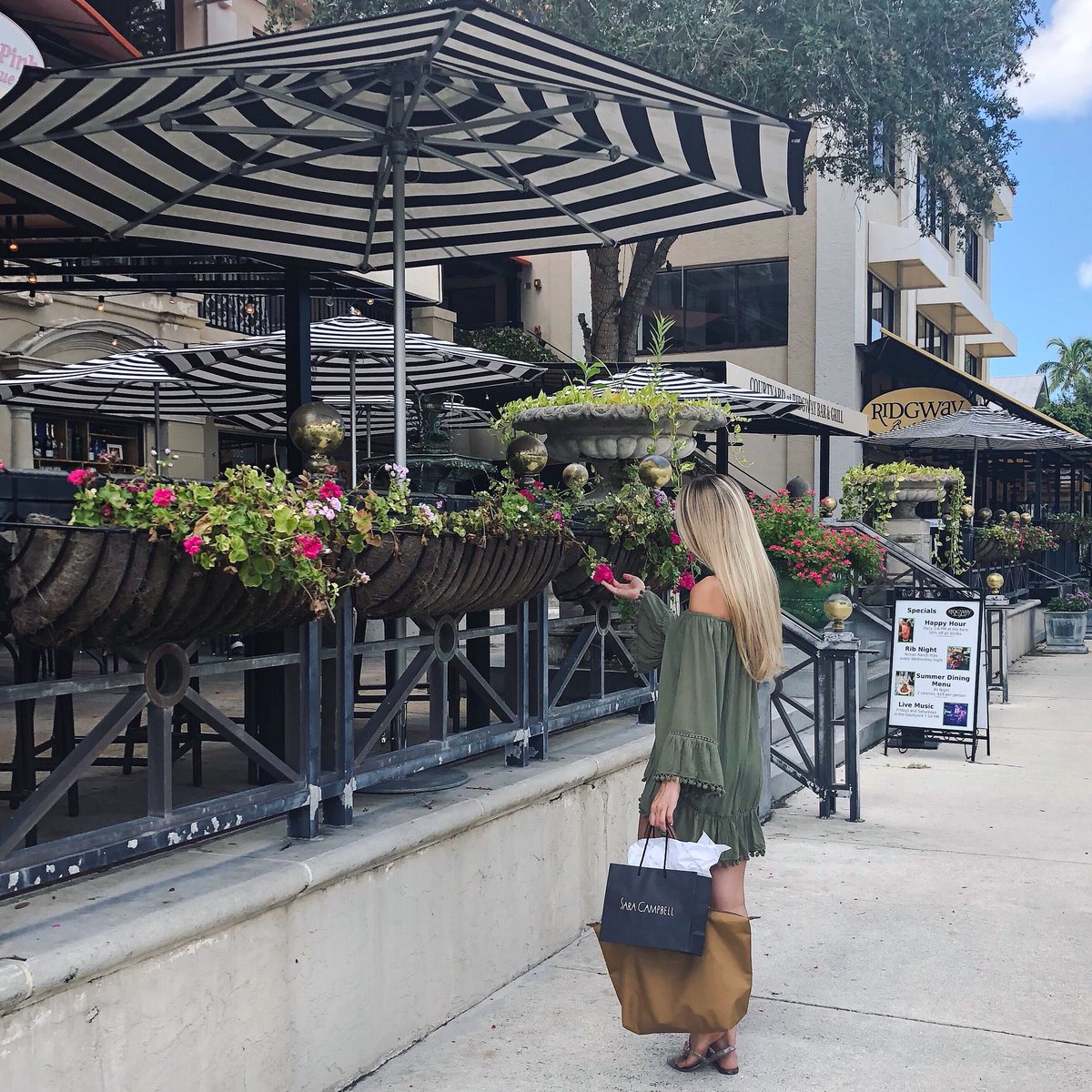 styleelyst's tweet photo. @saracampbellLTD is a quaint, sophisticated boutique with locations along the east coast. NEW fall arrivals in the Naples, FL store! Visiting the #NewCanaan store, this week. Stay tuned for updates! | Sunnies: @Prada | Swimwear: #Mapale | Flips: @JackRogersUSA | Tote: @Longchamp https://t.co/z8ipJRfbm5