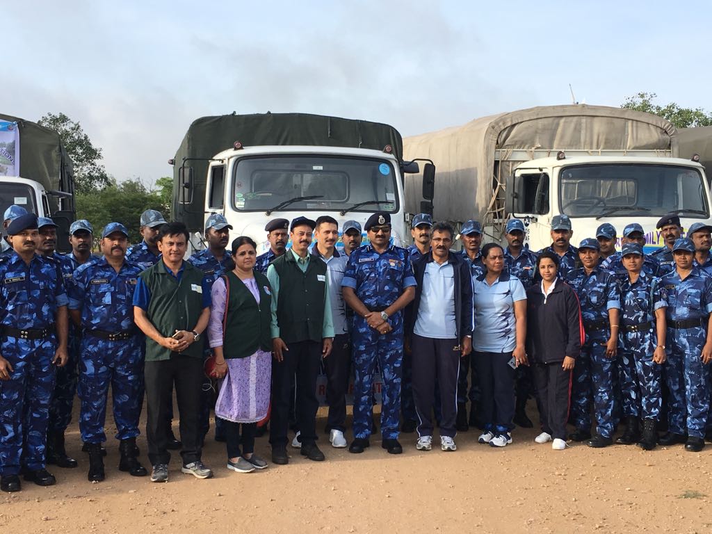 RccSpectrum's tweet image. A massive relief effort undertaken by Coimbatore Rotarians.  The rapid action force has come forward to manage the logistics and delivery. A herculean task flagged off by DG AV Pathy.  Rtn. Chendilnathan of Spectrum took the initiatives.