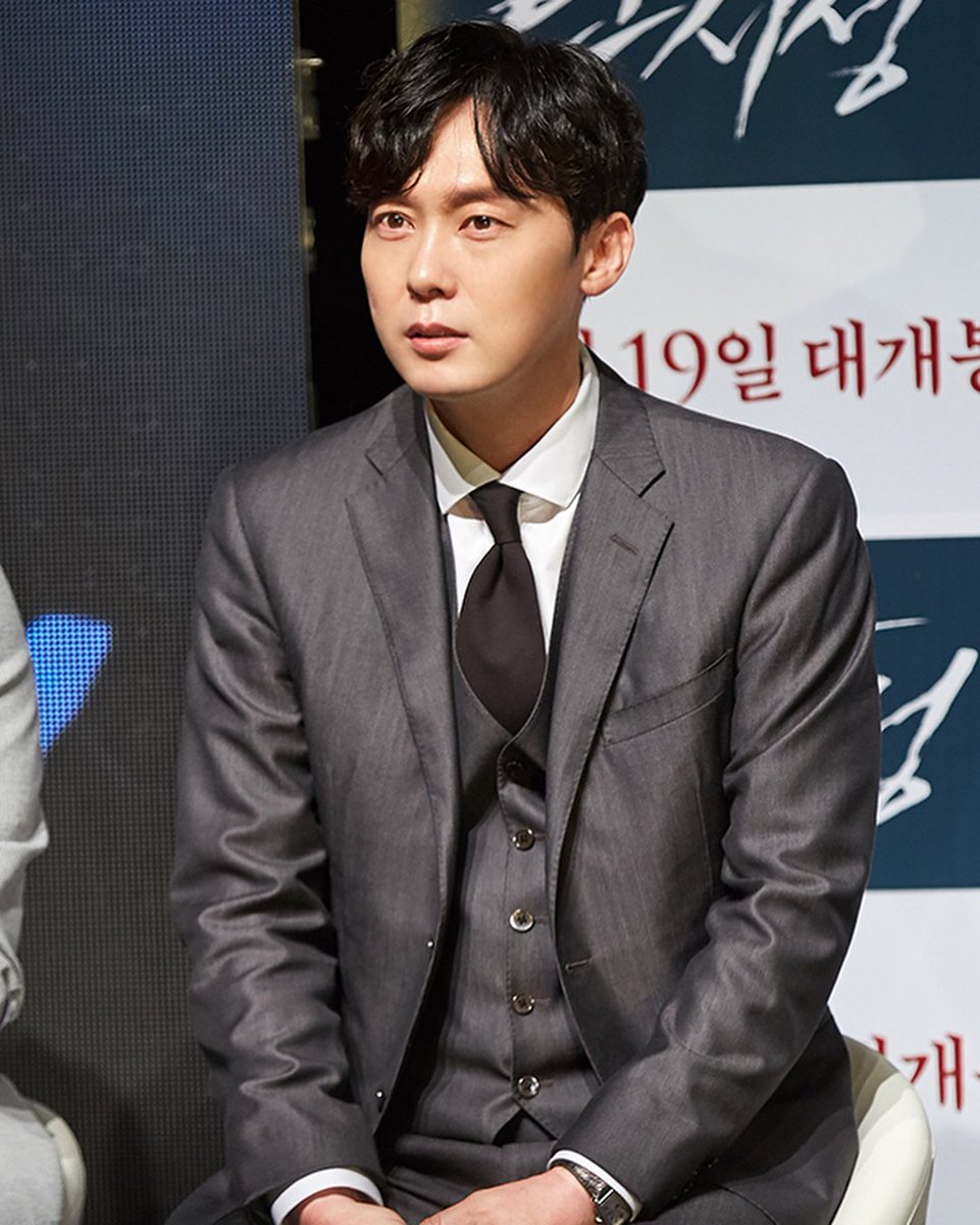 씨제스타그램 박병은 배우님 안시성 제작보고회 사진입니다^^ 9월 19일 <안시성>에서 활약하는 환도수장 풍! 어서 만나뵙고 싶네요😁!
(Cr.instagram.com/p/Bmu4P2EHCuA/…)
#박병은팬카페피쉬볼 #박병은 #환도수장 #풍 #안시성 #9월19일대개봉 #parkbyungeun