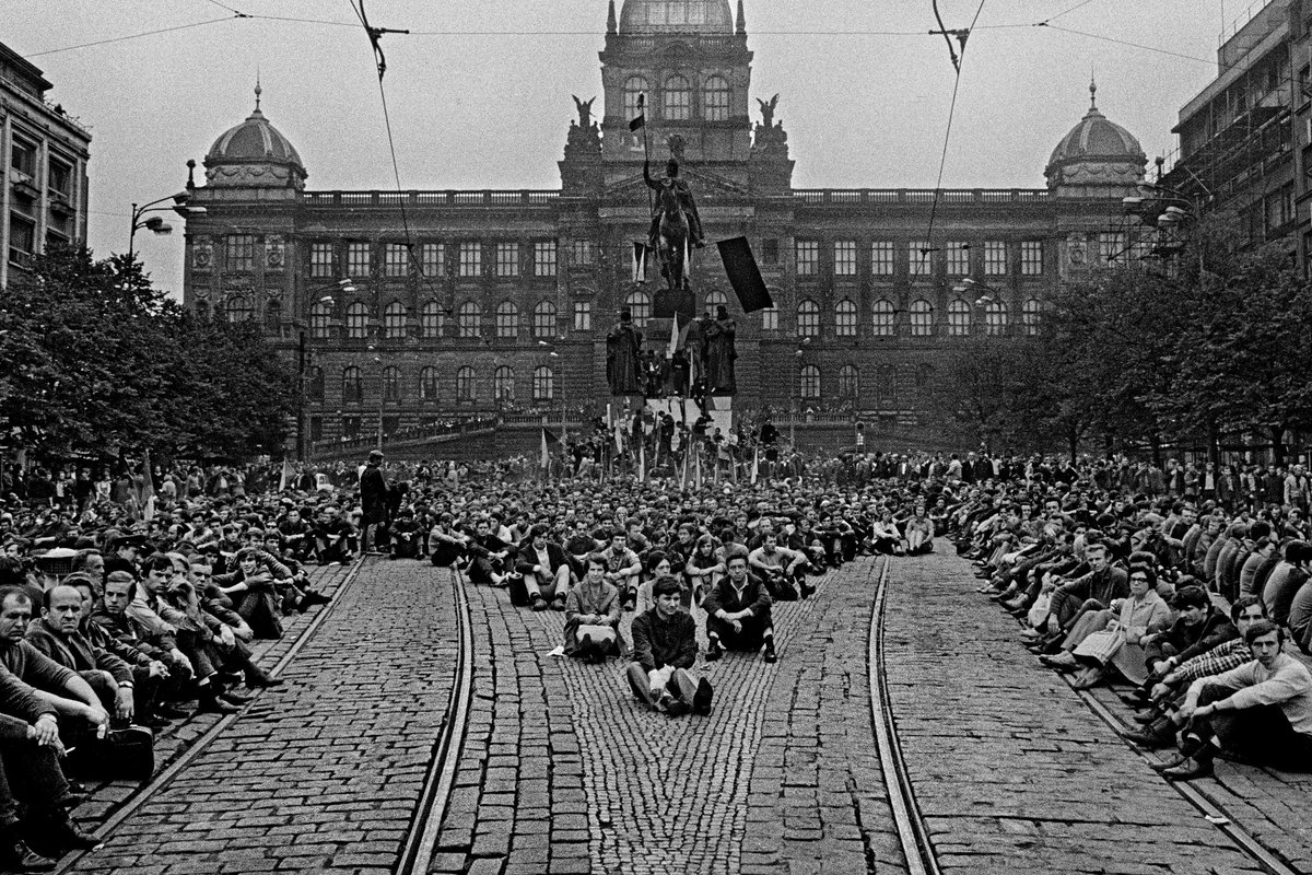 “Сидячая забастовка” на Вацлавской площади против ввода советских войск в Чехословакию в 1968