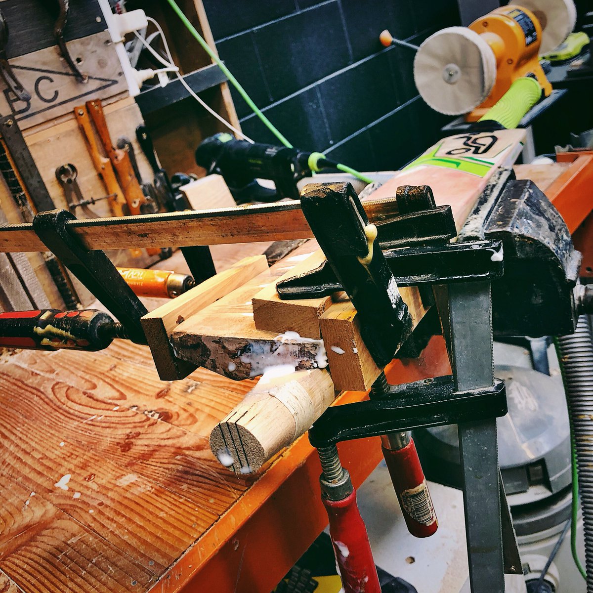 FantailCricket's tweet photo. Have you got a cracked #cricketbat that needs repairing but are unsure of the cost? Send us an email or message as via our Facebook or Instagram pages with a photo and we will let you know. #followthefantail https://t.co/oqG0kFVoF2