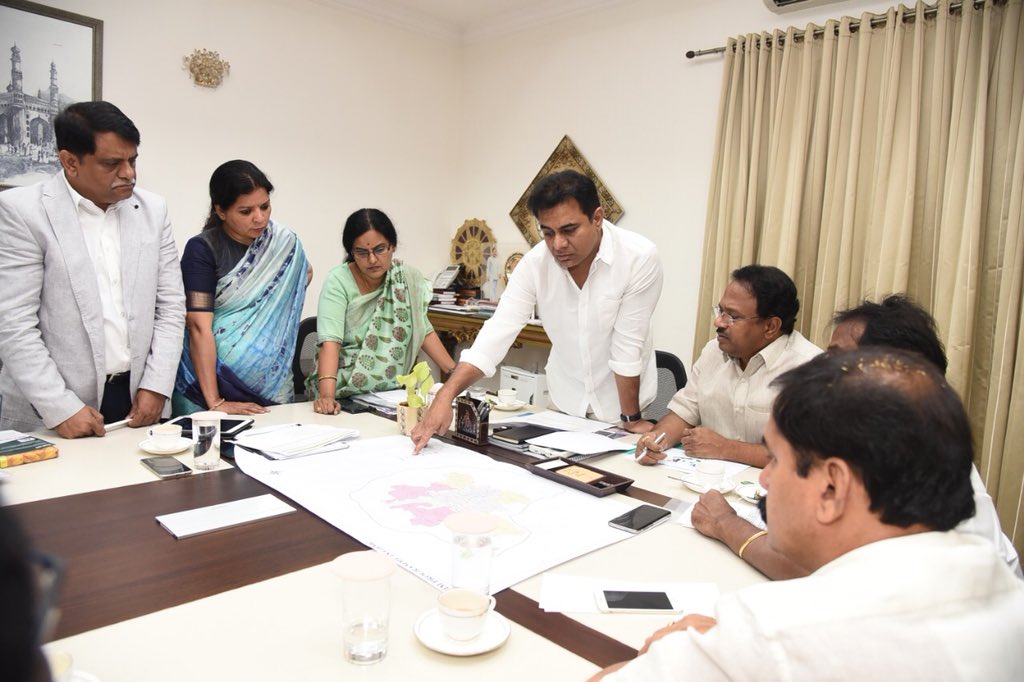 MA&amp;UD Minister @KTRTRS held a review meeting on expansion of Basti Dawakhanas in Hyderabad and other Urban Local Bodies (ULBs). <a href="/TelanganaHealth/">Office of Minister for Health, Telangana</a> Minister Laxma Reddy, MLAs <a href="/VSrinivasGoud/">V Srinivas Goud</a> and Vinay Bhaskar, Prl Secy, MA&amp;UD <a href="/arvindkumar_ias/">Arvind Kumar</a> participated in the meeting.