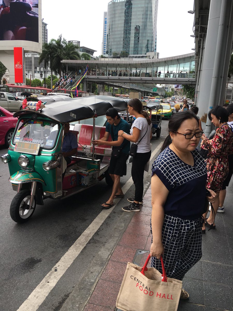PongpanW's tweet photo. @Traffic_1197  รถติดเพราะอะไร https://t.co/6q2AWg97U8