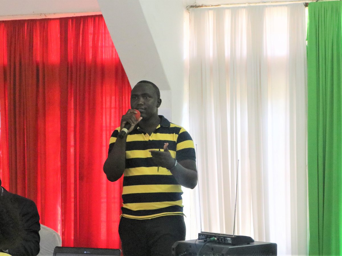 KenyaSRHR's tweet photo. How do you reach young people with SRHR information?
@MikeOkunson gives an abstract presentation showing the need and the benefits of leveraging on the internet in reaching young People with SRHR information @NAYAKenya @africaaliveKe @TropicalDevt @Kmet_Kenya @CSA_Kenya https://t.co/FEZwx0YFhJ
