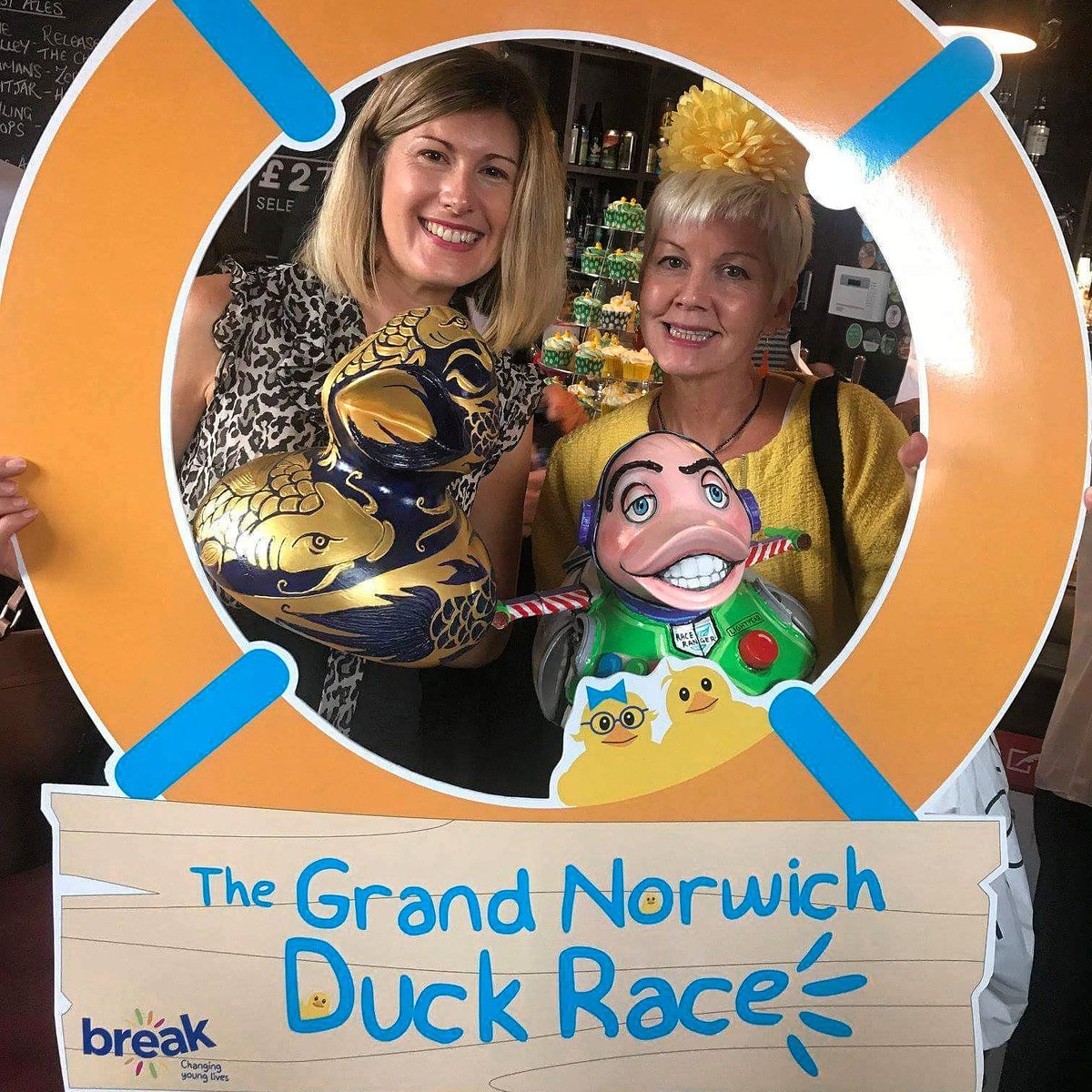 break_charity's tweet image. Don't forget! The Grand #Norwich #DuckRace is this Sunday 26 August. Duck Parade from 11am on St George's Bridge by @norwichplay Races start 2pm. Entertainment, Archers Butchers, cakes, games &amp;amp; stalls on the grass behind the @ribsofbeefpub from midday. #CharityTuesday @EDP24