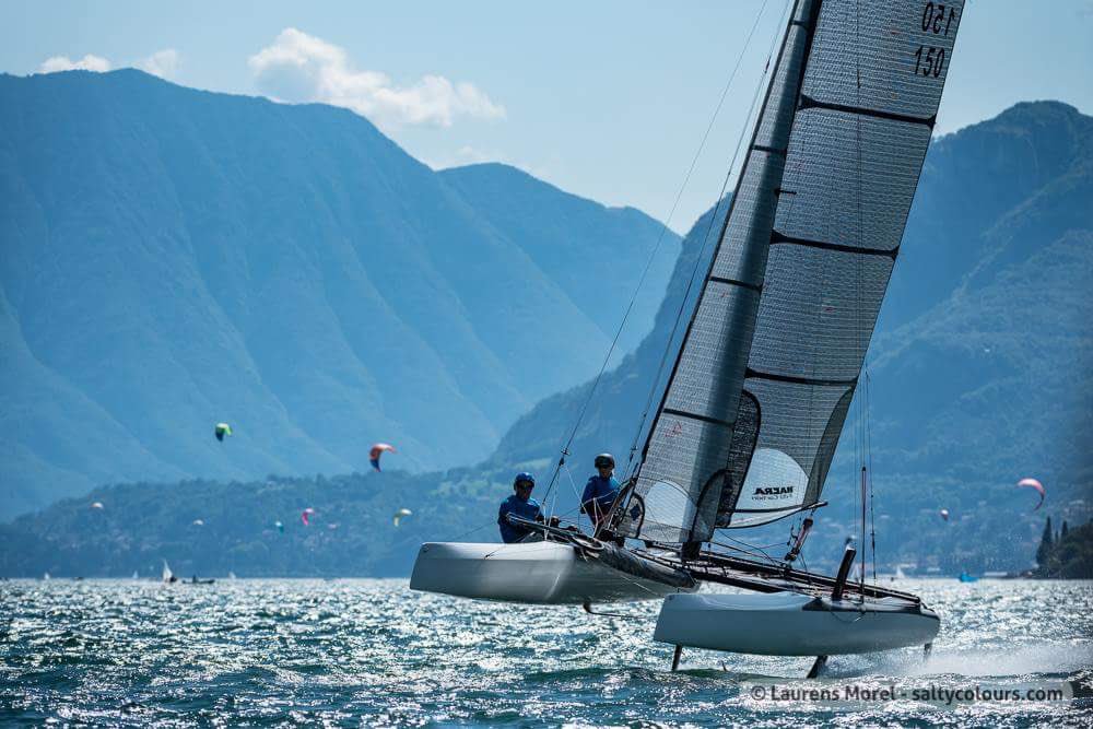 De Europese kampioenschappen nacra op het Como meer waren top. Veel geleerd en een 4e plek. En een geweldige locatie om te mogen zeilen. Foto’s van Laurens Morel saltycolours.nl <a href="/NacraSailing/">Nacra Sailing Int</a> #foiling #nacra #speed <a href="/sailmagazine/">SAIL Magazine</a> <a href="/SailingPics/">Sailing Photos</a>