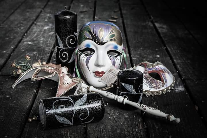 ALPhotography14's tweet photo. Found a new subject #ALPhotography14 #DramaMasks #PrettyCool #Vibrant #BlackAndWhite https://t.co/SdofYHjHlu