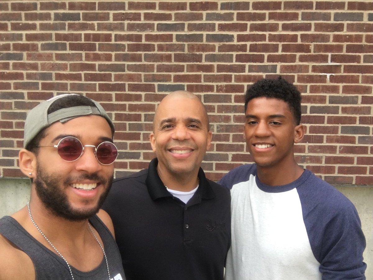 voteSmitherman's tweet photo. We moved our son into @uofcincy today. Time goes by so fast. We are all very proud of u. Study hard @smithei18 because engineering is no joke. GOD willing you will be an @uofcincyalumni. Mama &amp; I &amp; siblings ❤️ u. Remember do u! @CSmithermanII @M__Smitherman @IamCPS @Prez_Pinto https://t.co/Uw0kOtTtvV
