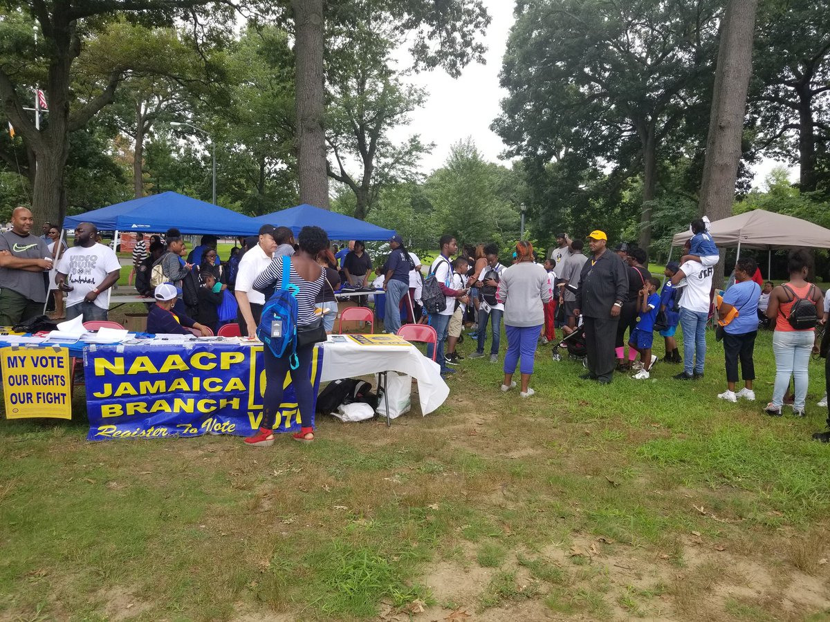 JamaicaQnsNAACP's tweet image. The Jamaica Branch adults and Youth Council represented at the @VideoMusicBox 35th anniversary concert in #Queens yesterday, getting ppl to register to #vote &amp;amp; distributing bookbags. #VMB35 #hiphop @NYSNAACP @NAACP