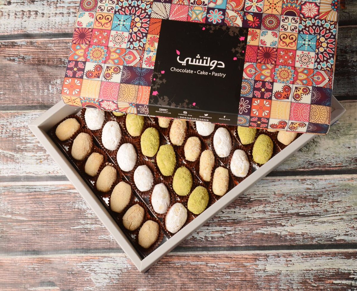 dolceksa's tweet photo. #جديد #دولتشي العيد 🍫

من غريبة دولتشي ✨

قطع الغريبة بالفستق حلبي، جوز هند ، هيل، حليب 😍

#دولتشي كل قطعة عبارة عن فن .. 💕🌷 https://t.co/EGiElXdBi3