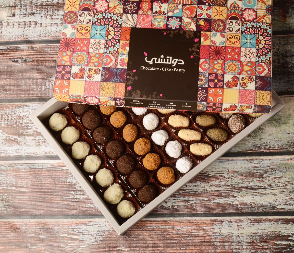 dolceksa's tweet photo. #جديد #دولتشي العيد 🍫

من ترافلز ✨

قطع الترافلز باللوتس،اوريو ، باونتي، رافايلو 😋

#دولتشي كل قطعة عبارة عن فن .. 💕🌷 https://t.co/S4B7AlGURj