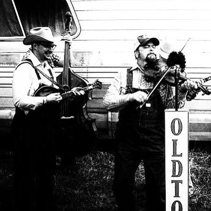 Billy C. Hurt Jr. at #Oldtone17. He’ll be back this year doin double duty with @ksbcshow and #FiveMileMountainRoadBand 🎶 ift.tt/2BCF8Lw