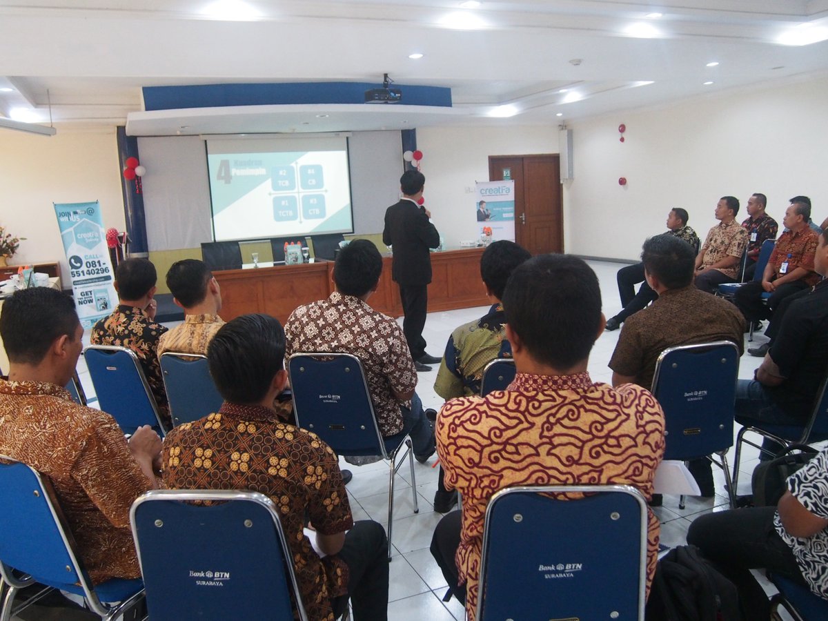 faroukamsyari's tweet photo. sharing session #ExcellentMindset for #Leaders di Gedung BTN #Surabaya #motivator #trainer #coach #author #entrepreneur #indonesia 📗utk info #pelatihan dan #buku 📲081217375865 https://t.co/bAaR4dHIZf