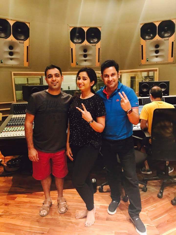 nimasha4sg's tweet image. #Rozana team reunited on 2nd August 2017 and my 3rd eye says @shreyaghoshal song will have in @shahidkapoor's and @ShraddhaKapoor's upcoming movie #BattiGulMeterChalu .Am I right @manojmuntashir @RochakTweets .Looking forward to hear the great news soon. Excited!