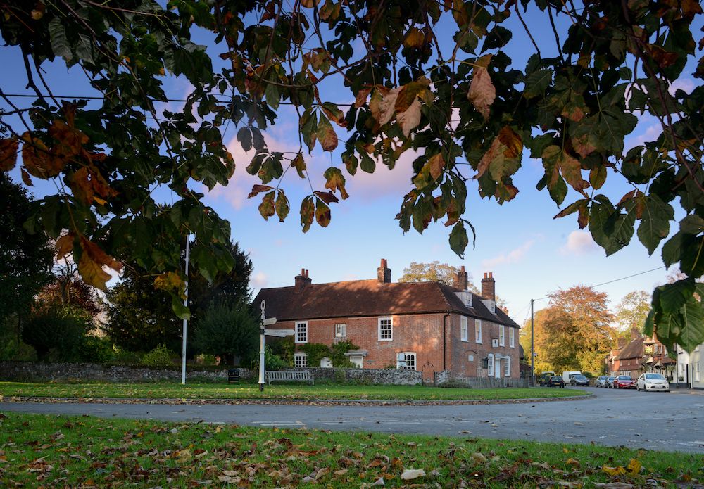 GUIDED WALK: IN JANE AUSTEN'S FOOTSTEPS, 21 Sept, 10.30am. Join <a href="/JaneAustenHouse/">Jane Austen’s House</a> for a stroll through #JaneAusten’s country village of Chawton. Walk in Jane’s footsteps and find out more about the village in which she lived. Price: £10, plus booking fee. buff.ly/2oCh4yw