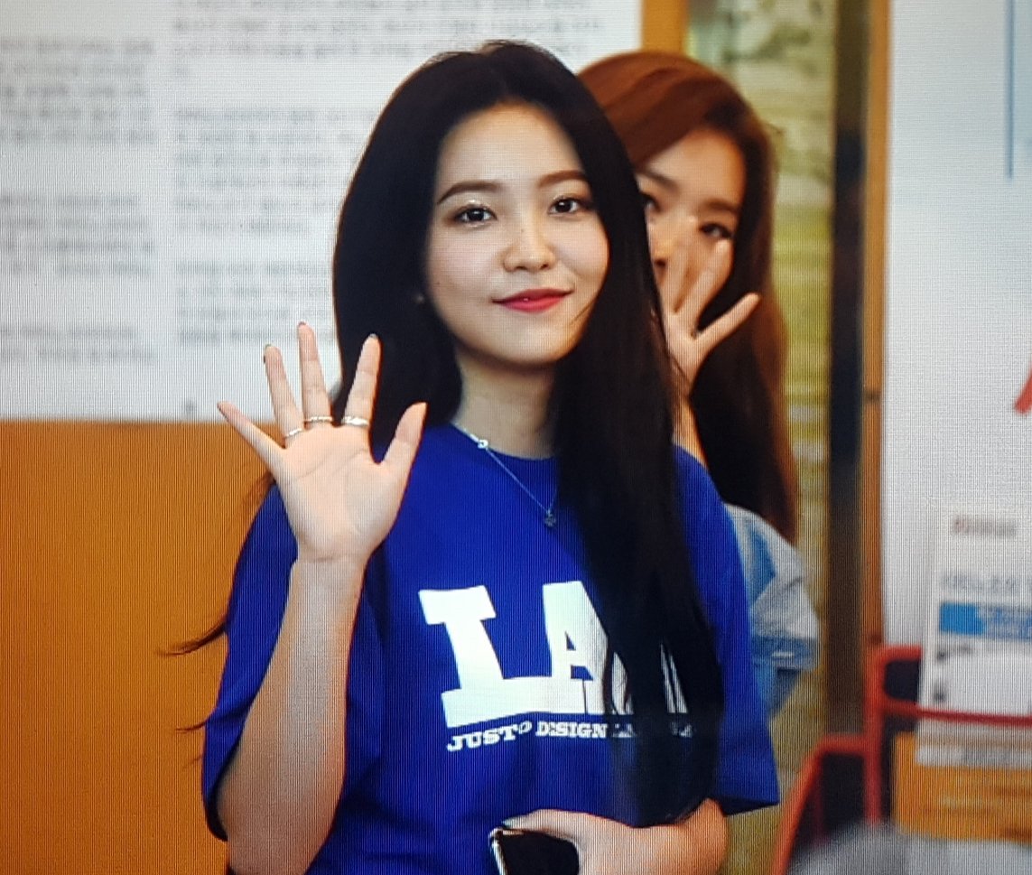 chocnaut's tweet photo. 180821 red velvet kbs radio https://t.co/cF9DMEBxME