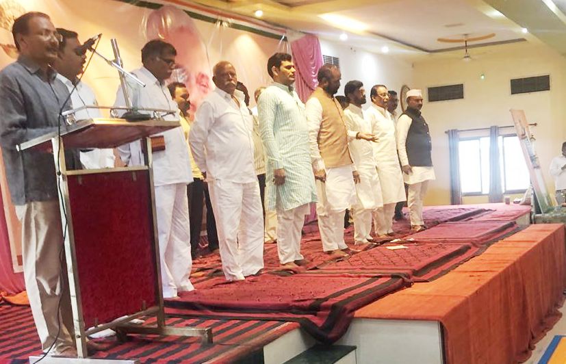 ahir_hansraj's tweet image. Paid a homage to our former Prime Minister, Bharatratna Shradhey #AtalBihariVajpayee Ji at #Aarni (dist - #Yavatmal, Maharashtra).