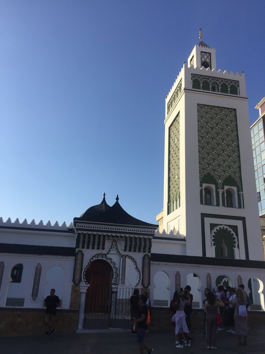 ceutacontigo's tweet photo. La mezquita de Muley El Mehdi es una curiosa edificación de estilo árabe de interesante importancia en Ceuta. Fue financiada por el Estado Español como agradecimiento por el apoyo de las tropas árabes al bando nacional durante la Guerra Civil Española. #ConoceCeuta https://t.co/WAjr0WW61i