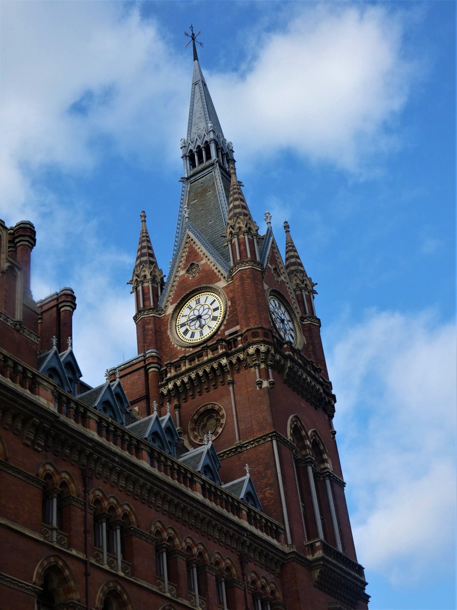 janedavisauthor's tweet photo. It’s not often that you find yourself invited to an exclusive event in @StPancrasClock and so I felt very privileged to be there for the #closingchapter of @Novel_London in its current guise. With @agnieszkasshoes and @RohanQuine. https://t.co/hK6mt9dscr