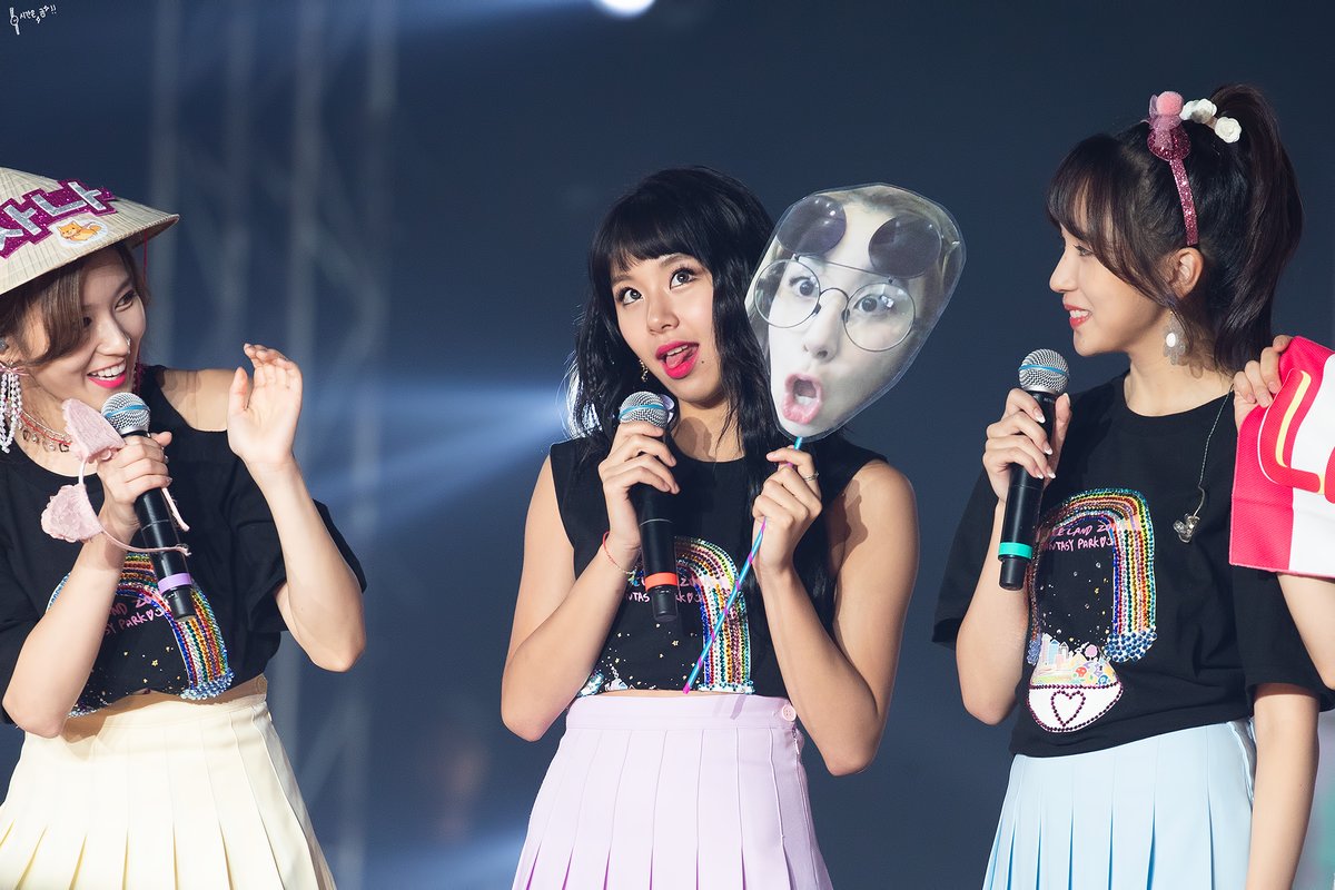 minachaengpics's tweet photo. michaeng being crazy is such a precious thing. https://t.co/LzD4K6dxnU