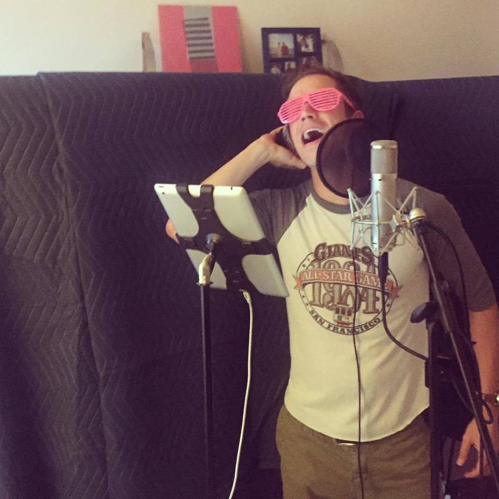 peterjohnandre's tweet photo. New music? I’m not telling…🤐 #hinthint #vocal #recordingstudio #homestudio #diyrecording #microphone #3uaudio #80svibes #synth #electrofunk #rockmusic #vocaltechnique #sunglasses #beltitout #singer #sanger #gotpipes (at New York, New York) https://t.co/4sY2aaeQcE