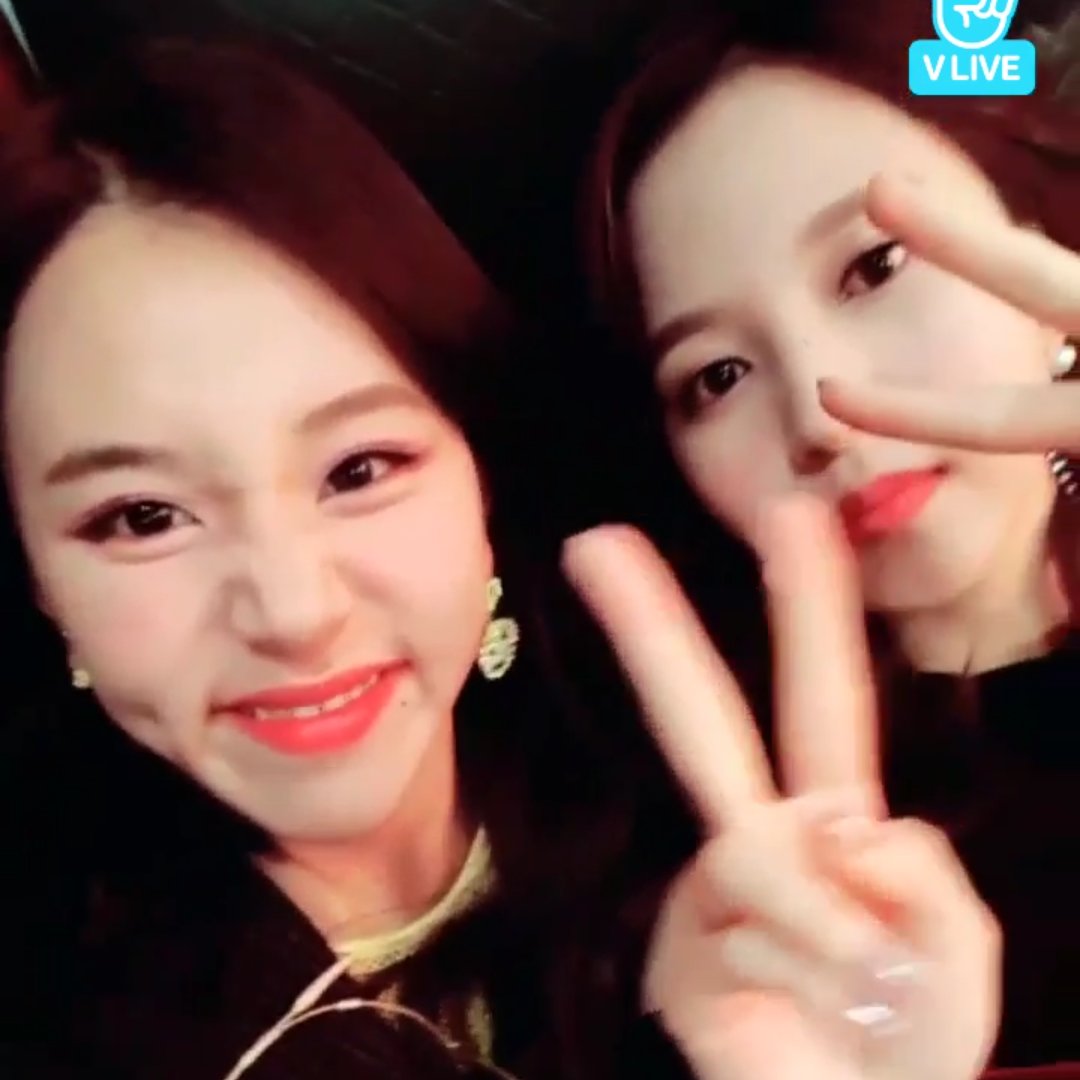 minachaengpics's tweet photo. bringing back this moment because why not? uwu https://t.co/qjvnSU5upD